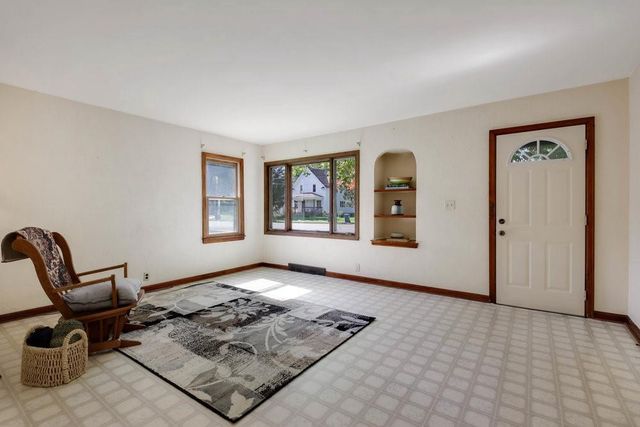 303 S Wisconsin Avenue, Rice Lake, WI 54868