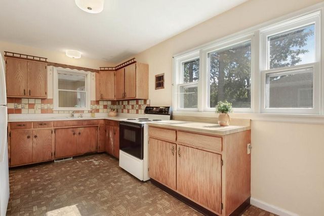 303 S Wisconsin Avenue, Rice Lake, WI 54868