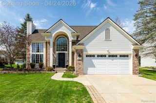 403 S Pine Creek Court, Waterford Charter Township, MI 48327