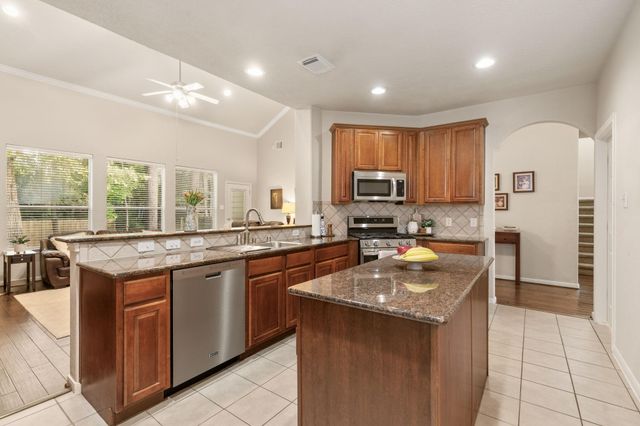 74 S Archwyck Circle, The Woodlands, TX 77382