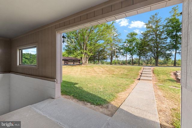 101 NELSON RD, Strasburg, VA 22657