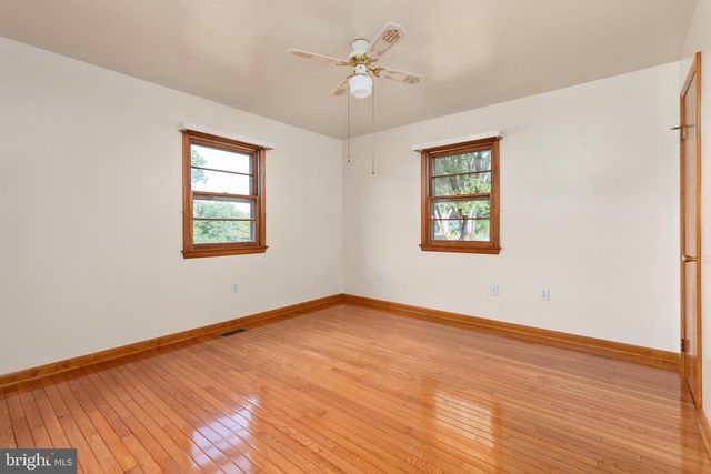 101 NELSON RD, Strasburg, VA 22657