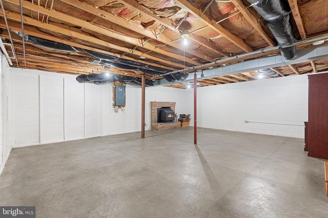 101 NELSON RD, Strasburg, VA 22657