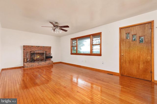 101 NELSON RD, Strasburg, VA 22657