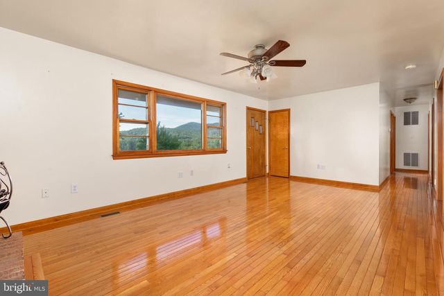 101 NELSON RD, Strasburg, VA 22657