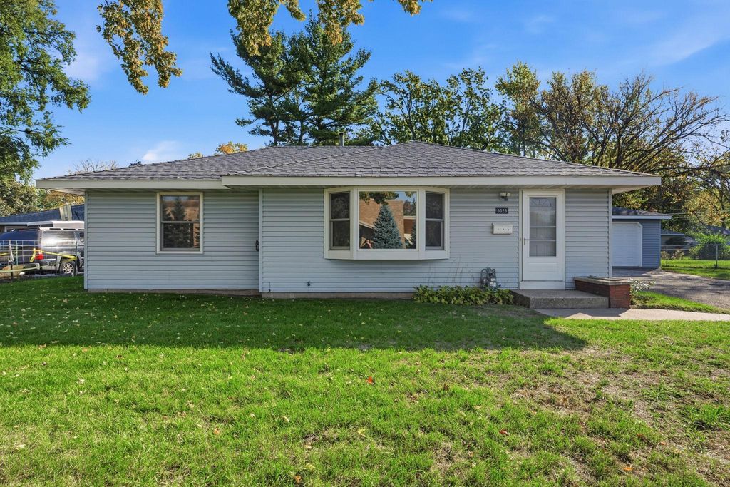 9025 10th Avenue S, Bloomington, MN 55420 — exterior