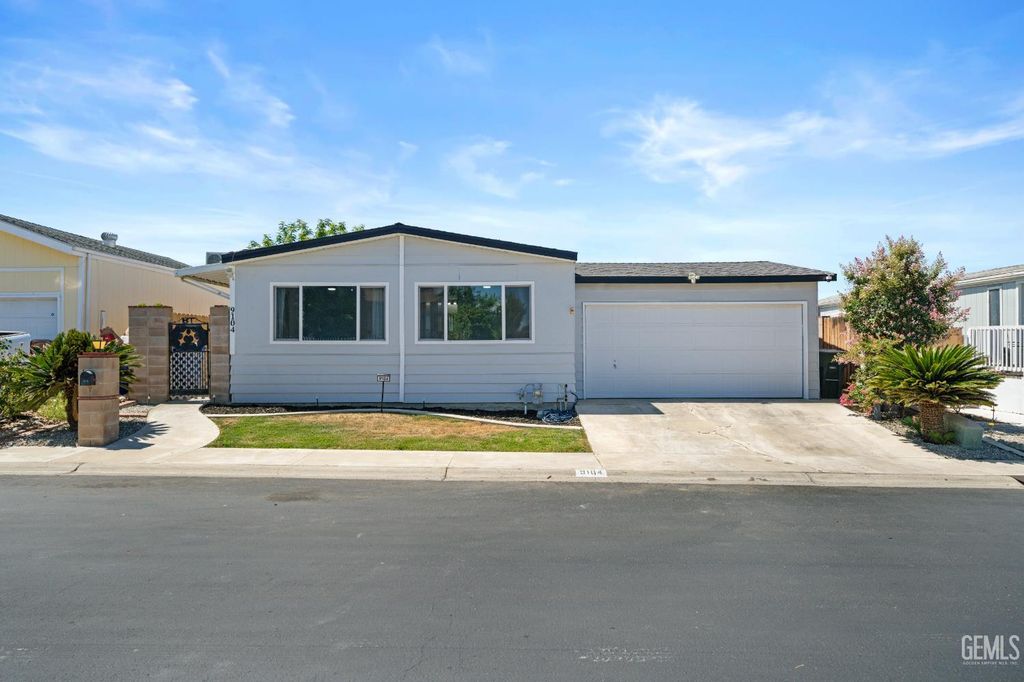9104 Eastwind Circle, Bakersfield, CA 93306