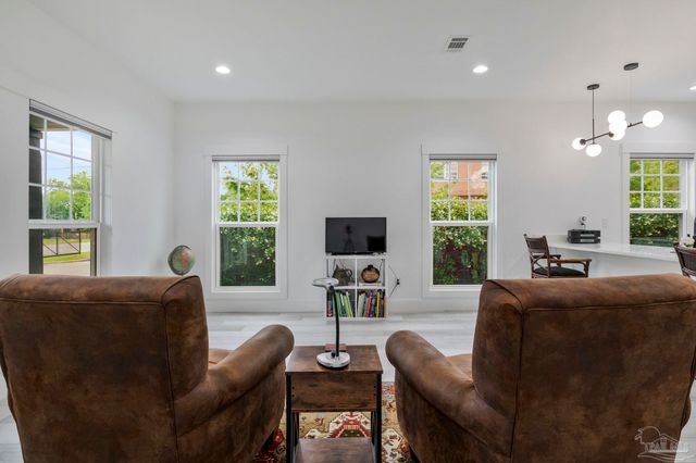 1132 N I St, Pensacola, FL 32501
