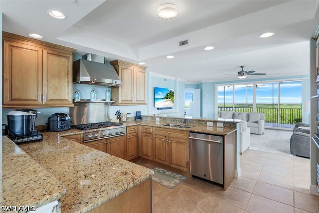 275 Indies WAY 706, Naples, FL 34110