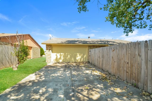 5702 Magnolia Lane, Rowlett, TX 75089