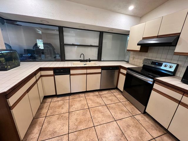 538 NW Placid Avenue, Port St. Lucie, Port St Lucie, FL 34983