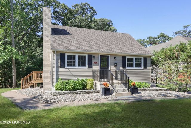 38 Swimming River Road, Lincroft, NJ 07738