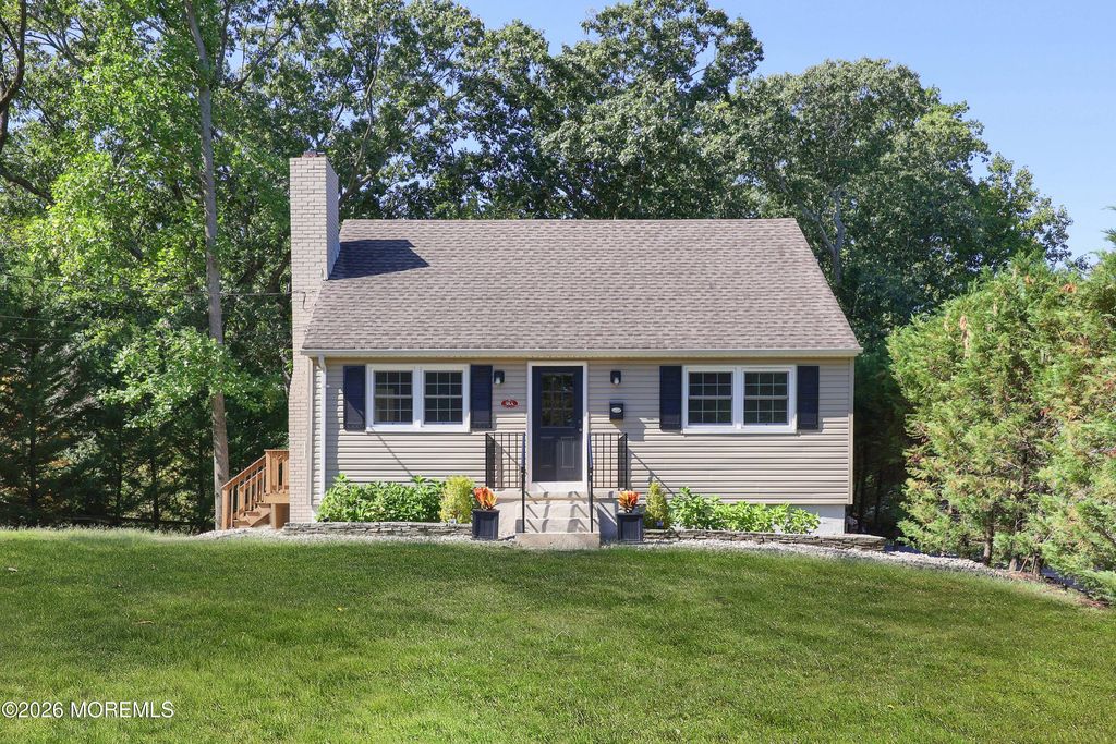38 Swimming River Road, Lincroft, NJ 07738