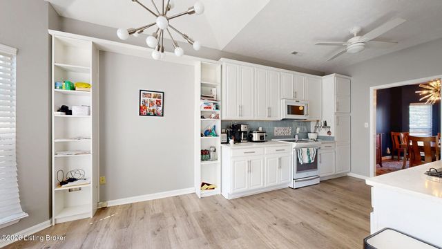 3300 Hurstbourne Springs Dr, Louisville, KY 40220