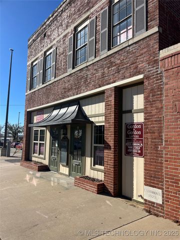 111 S Muskogee Avenue E, Claremore, OK 74017