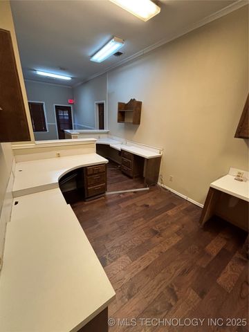 111 S Muskogee Avenue E, Claremore, OK 74017