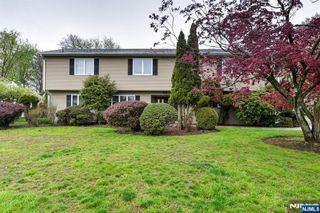 52 Ashburn Road, Wayne, NJ 07470