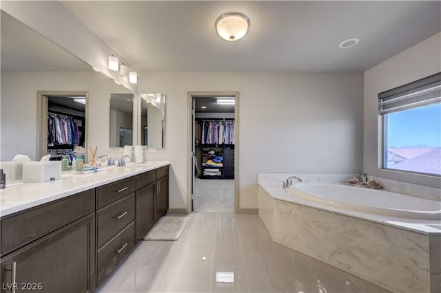 9738 Golden Thread Court, Las Vegas, NV 89141