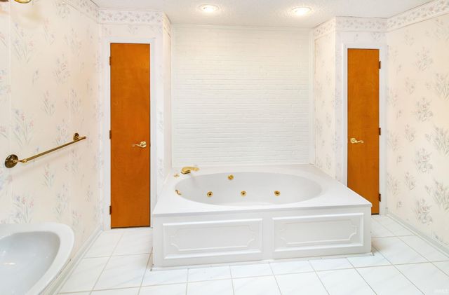 7100 E Gum Street, Evansville, IN 47715