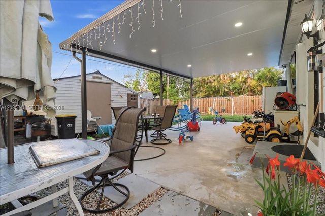 7551 Polk St, Hollywood, FL 33024