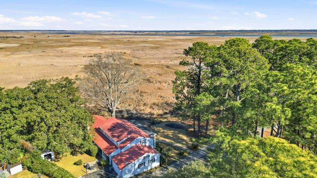 613 Cypress Ct., Georgetown, SC 29440