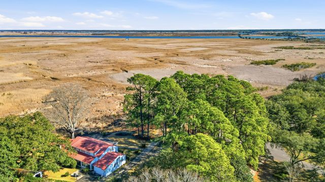 613 Cypress Ct., Georgetown, SC 29440