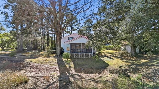 613 Cypress Ct., Georgetown, SC 29440
