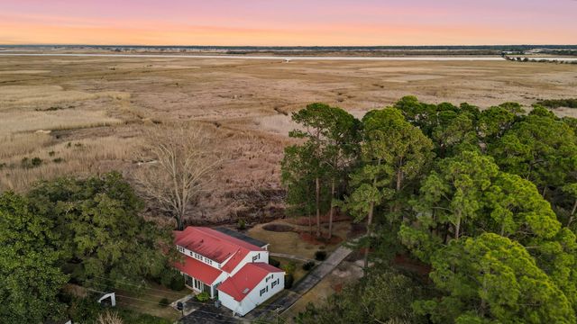 613 Cypress Ct., Georgetown, SC 29440