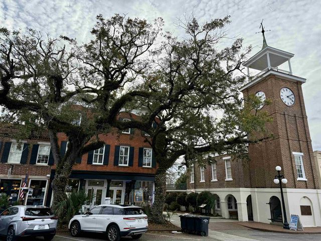 613 Cypress Ct., Georgetown, SC 29440