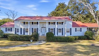 613 Cypress Ct., Georgetown, SC 29440