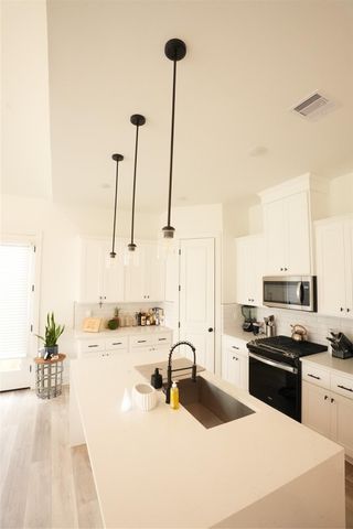 2406 Mann Street D, Houston, TX 77093