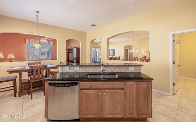 5080 W Coyote Gulch Loop, Marana, AZ 85658