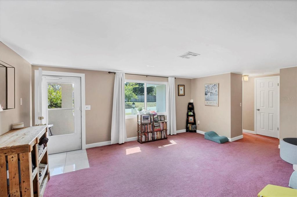 Image 19 of property listing at 3010 GOLDEN RAIN DRIVE, Sarasota, FL 34232