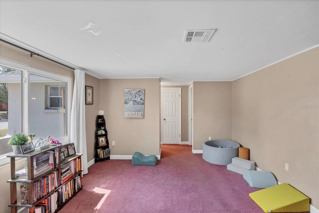 Image 20 of property listing at 3010 GOLDEN RAIN DRIVE, Sarasota, FL 34232