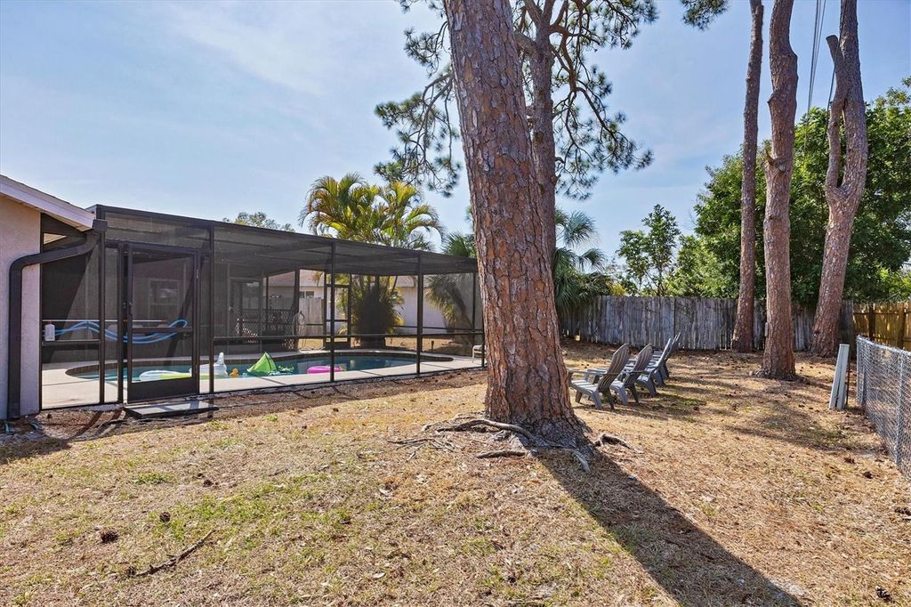 Image 36 of property listing at 3010 GOLDEN RAIN DRIVE, Sarasota, FL 34232