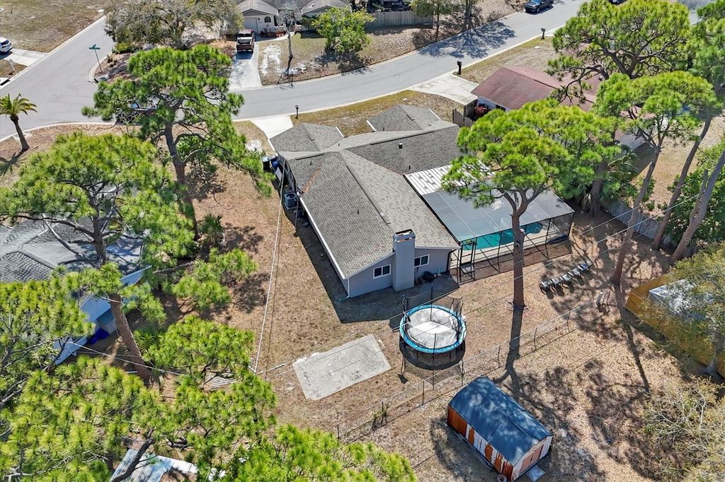 Image 38 of property listing at 3010 GOLDEN RAIN DRIVE, Sarasota, FL 34232