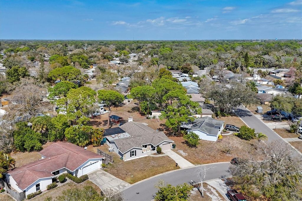 Image 5 of property listing at 3010 GOLDEN RAIN DRIVE, Sarasota, FL 34232