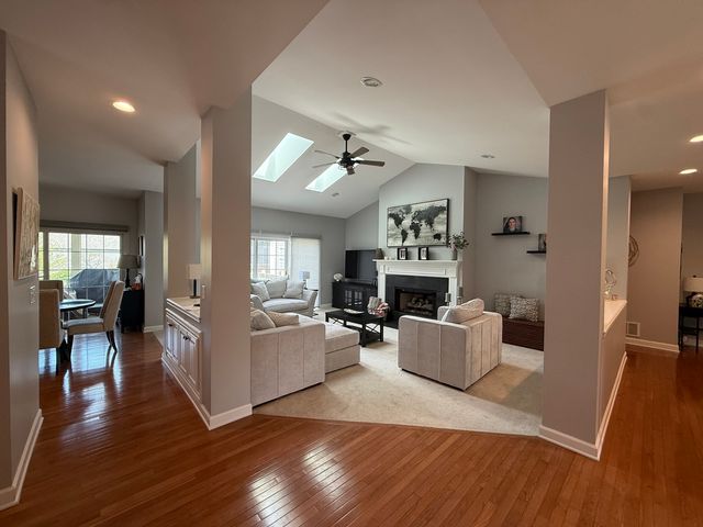 2019 Mallard Lane, Woodstock, IL 60098