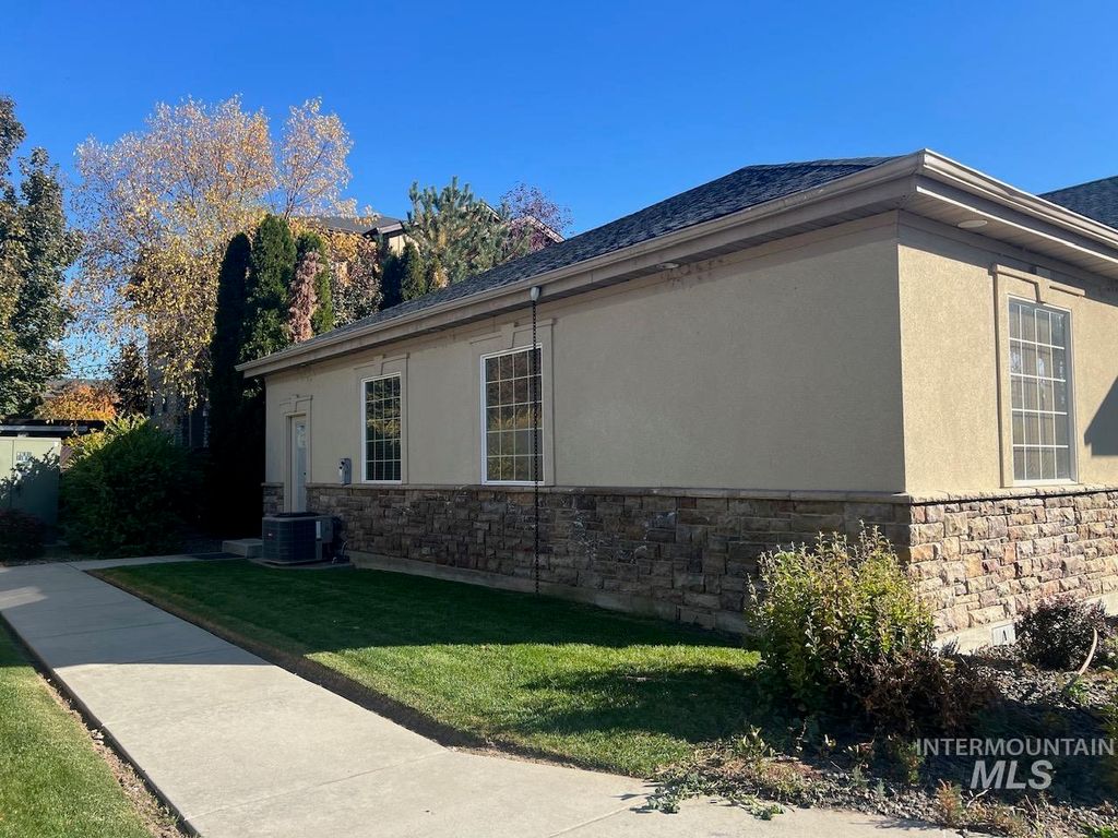 10108 West Overland 101, Boise, ID 83709 photo 3
