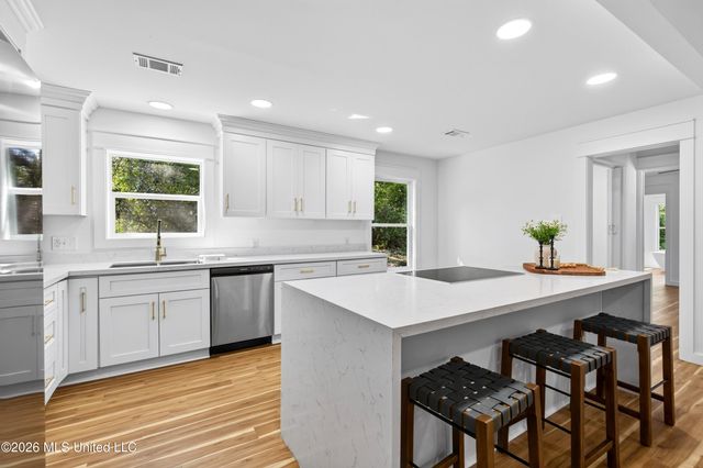 1305 Pine Street, Gulfport, MS 39507