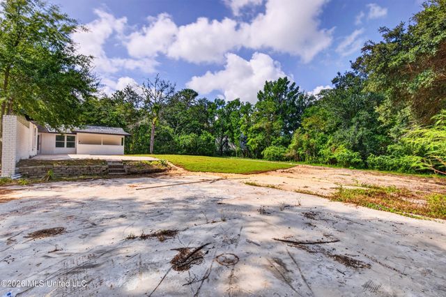 1305 Pine Street, Gulfport, MS 39507