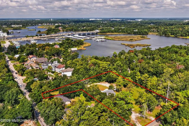 1305 Pine Street, Gulfport, MS 39507