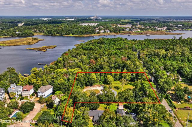 1305 Pine Street, Gulfport, MS 39507