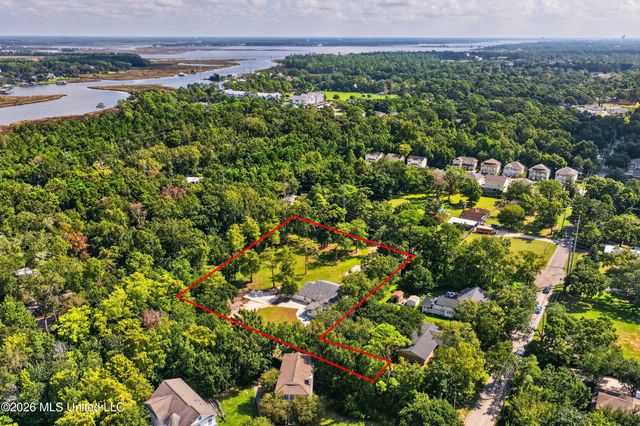 1305 Pine Street, Gulfport, MS 39507