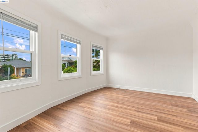 6414 Herzog St, Oakland, CA 94608