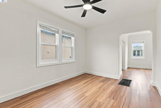 6414 Herzog St, Oakland, CA 94608