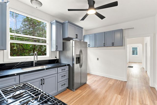 6414 Herzog St, Oakland, CA 94608