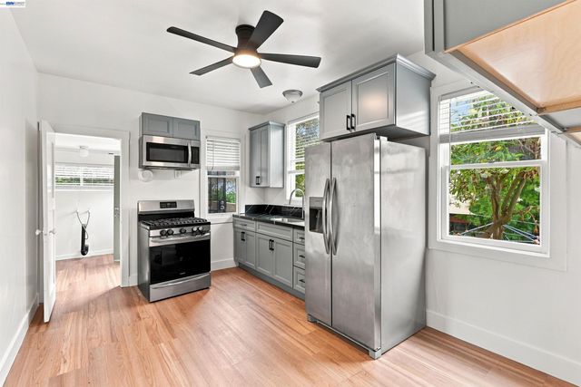 6414 Herzog St, Oakland, CA 94608
