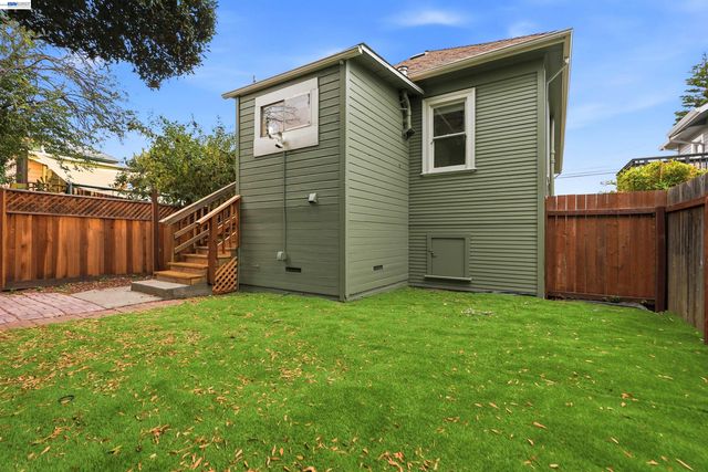 6414 Herzog St, Oakland, CA 94608