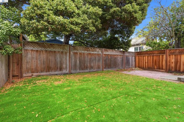 6414 Herzog St, Oakland, CA 94608